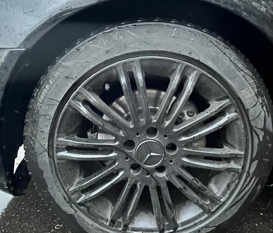 Чорний Мерседес 320, об'ємом двигуна 3.2 л та пробігом 598 тис. км за 4700 $, фото 7 на Automoto.ua