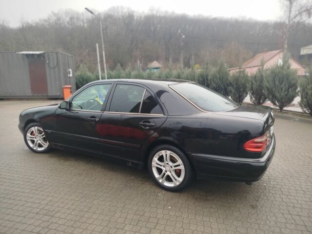 Черный Мерседес 320, объемом двигателя 3.2 л и пробегом 400 тыс. км за 5800 $, фото 3 на Automoto.ua