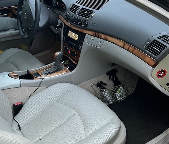 Чорний Мерседес 320, об'ємом двигуна 3.2 л та пробігом 598 тис. км за 4700 $, фото 17 на Automoto.ua