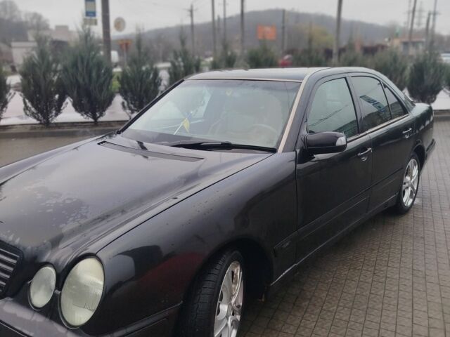 Черный Мерседес 320, объемом двигателя 3.2 л и пробегом 400 тыс. км за 5800 $, фото 5 на Automoto.ua