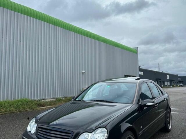 Черный Мерседес 320, объемом двигателя 3.2 л и пробегом 227 тыс. км за 10000 $, фото 2 на Automoto.ua