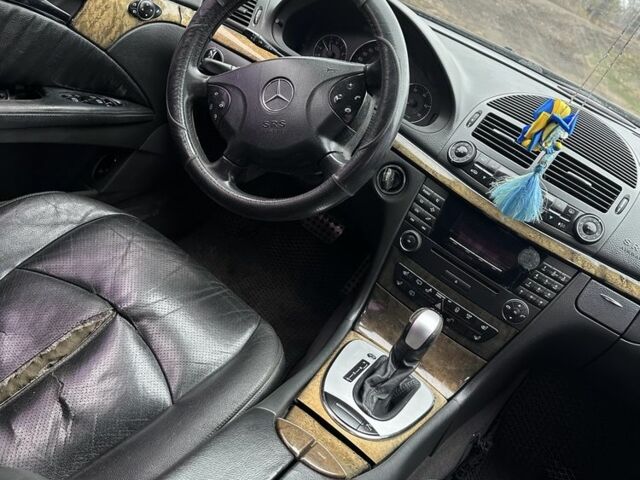 Черный Мерседес 320, объемом двигателя 3.2 л и пробегом 231 тыс. км за 2200 $, фото 9 на Automoto.ua