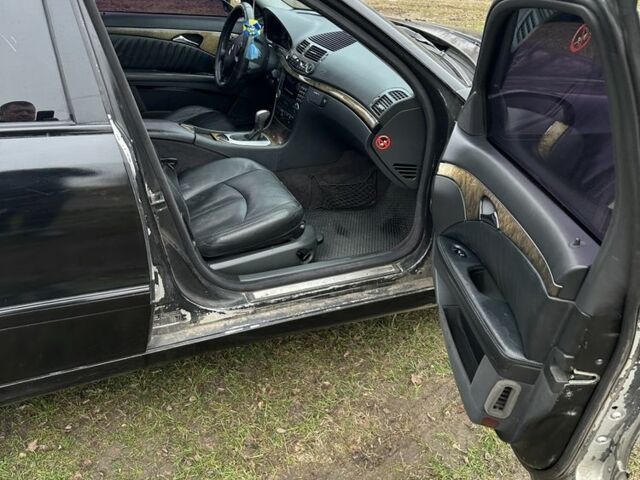 Черный Мерседес 320, объемом двигателя 3.2 л и пробегом 231 тыс. км за 2200 $, фото 7 на Automoto.ua