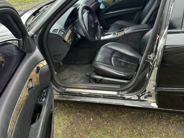 Черный Мерседес 320, объемом двигателя 3.2 л и пробегом 231 тыс. км за 2200 $, фото 5 на Automoto.ua