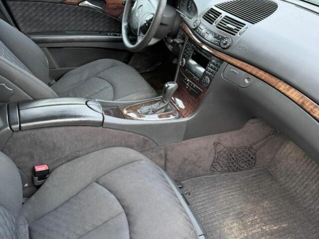 Черный Мерседес 320, объемом двигателя 3.2 л и пробегом 300 тыс. км за 2200 $, фото 5 на Automoto.ua