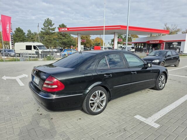 Черный Мерседес 320, объемом двигателя 3 л и пробегом 326 тыс. км за 4500 $, фото 5 на Automoto.ua