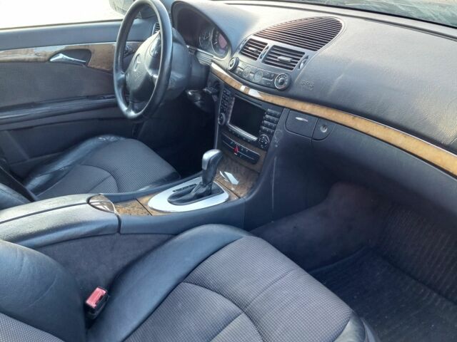 Черный Мерседес 320, объемом двигателя 0 л и пробегом 300 тыс. км за 3910 $, фото 2 на Automoto.ua