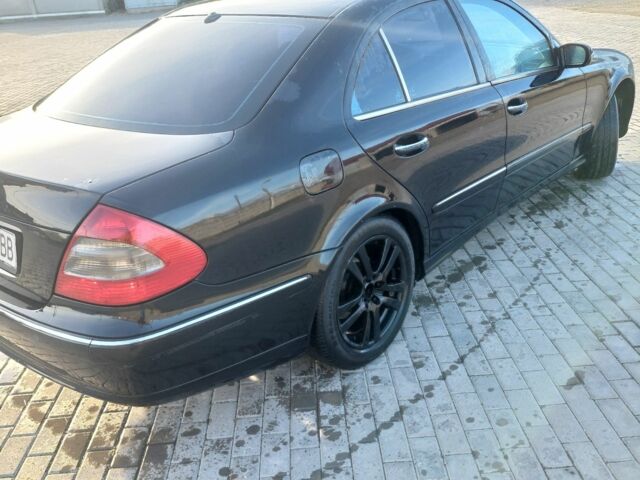 Черный Мерседес 320, объемом двигателя 0 л и пробегом 300 тыс. км за 3910 $, фото 4 на Automoto.ua