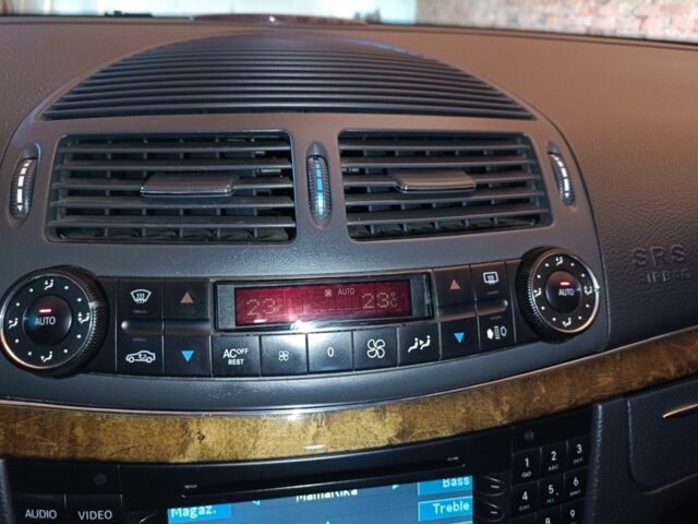 Черный Мерседес 320, объемом двигателя 3.2 л и пробегом 315 тыс. км за 7300 $, фото 18 на Automoto.ua