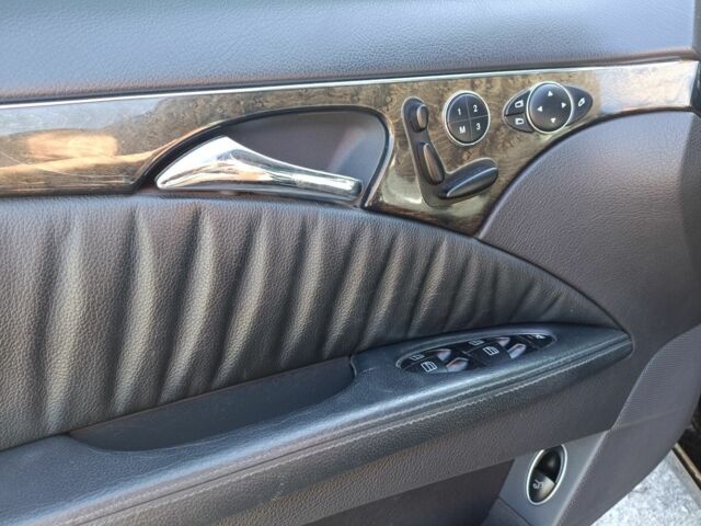 Черный Мерседес 320, объемом двигателя 3.2 л и пробегом 315 тыс. км за 7300 $, фото 15 на Automoto.ua