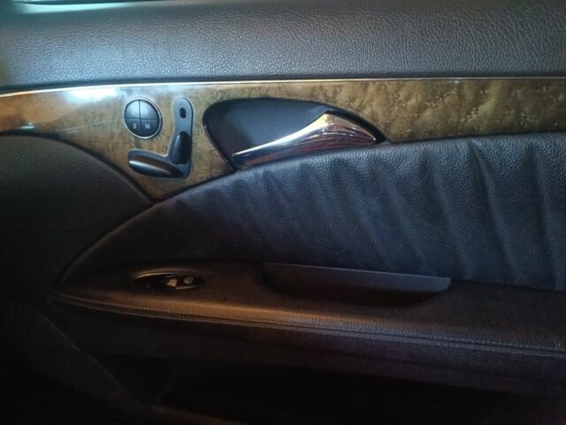 Черный Мерседес 320, объемом двигателя 3.2 л и пробегом 315 тыс. км за 7300 $, фото 21 на Automoto.ua