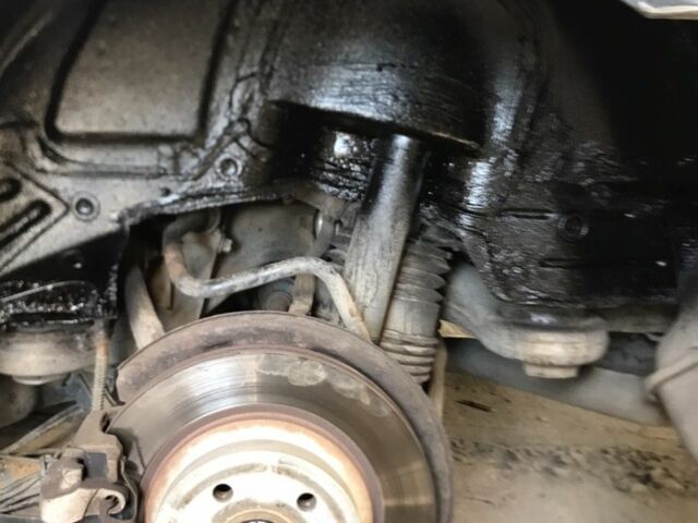 Черный Мерседес 320, объемом двигателя 3.2 л и пробегом 315 тыс. км за 7300 $, фото 8 на Automoto.ua