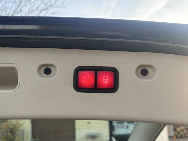 Чорний Мерседес 320, об'ємом двигуна 3.2 л та пробігом 463 тис. км за 3350 $, фото 6 на Automoto.ua