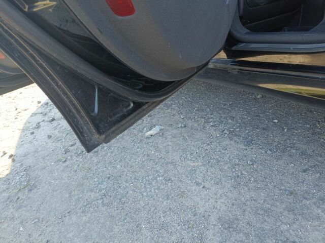 Черный Мерседес 320, объемом двигателя 3.2 л и пробегом 315 тыс. км за 7300 $, фото 16 на Automoto.ua