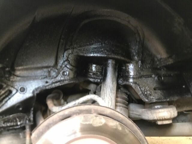 Черный Мерседес 320, объемом двигателя 3.2 л и пробегом 315 тыс. км за 7300 $, фото 7 на Automoto.ua