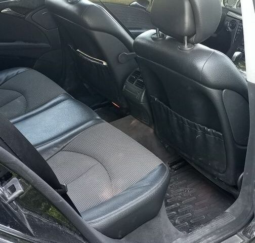 Черный Мерседес 320, объемом двигателя 3 л и пробегом 450 тыс. км за 3000 $, фото 5 на Automoto.ua