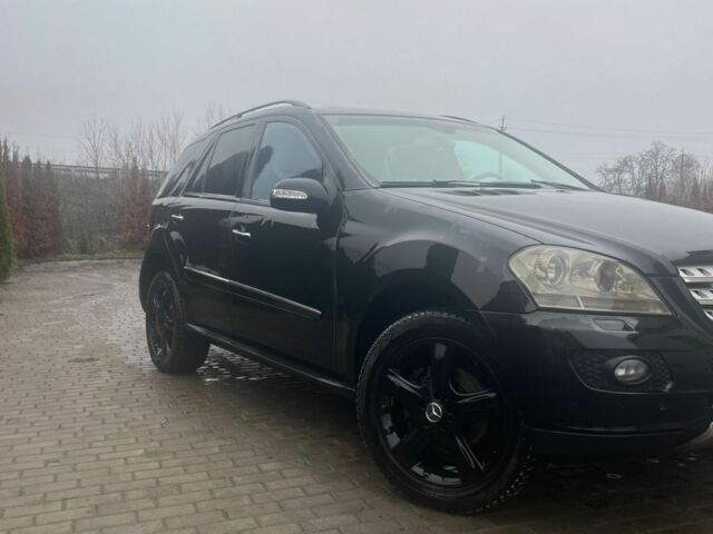 Черный Мерседес 320, объемом двигателя 3 л и пробегом 440 тыс. км за 7500 $, фото 1 на Automoto.ua