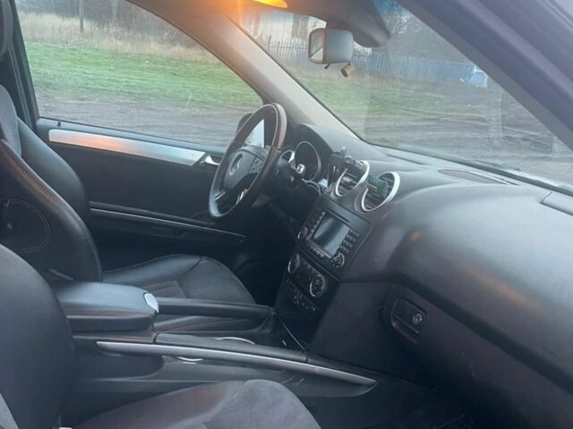 Черный Мерседес 320, объемом двигателя 3 л и пробегом 440 тыс. км за 7500 $, фото 6 на Automoto.ua