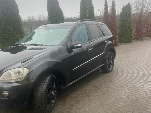 Черный Мерседес 320, объемом двигателя 3 л и пробегом 440 тыс. км за 7500 $, фото 3 на Automoto.ua