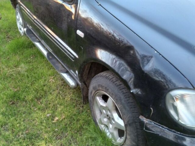 Чорний Мерседес 320, об'ємом двигуна 3.2 л та пробігом 320 тис. км за 3100 $, фото 2 на Automoto.ua