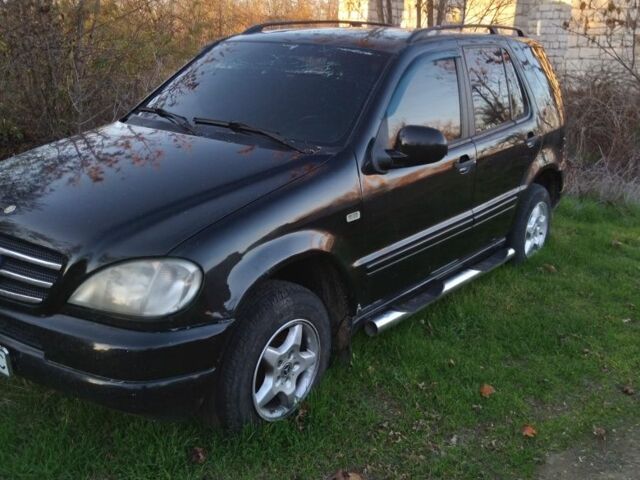 Чорний Мерседес 320, об'ємом двигуна 3.2 л та пробігом 320 тис. км за 3100 $, фото 1 на Automoto.ua