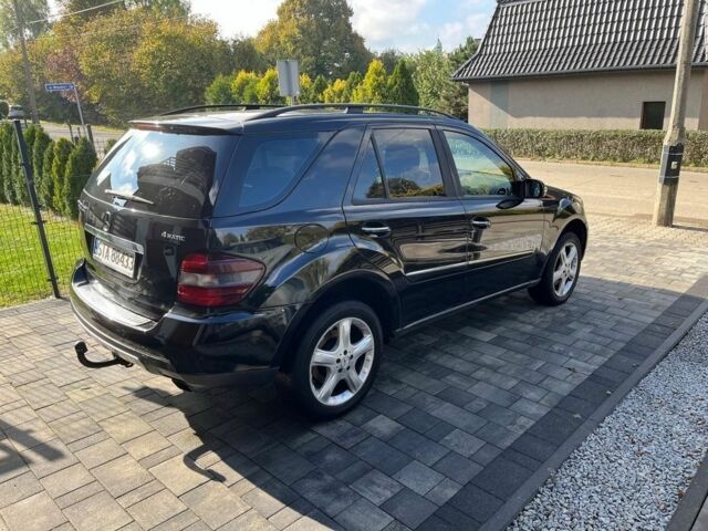 Черный Мерседес 320, объемом двигателя 3 л и пробегом 273 тыс. км за 3600 $, фото 1 на Automoto.ua