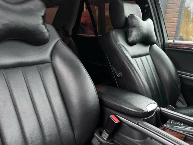 Чорний Мерседес 320, об'ємом двигуна 3 л та пробігом 517 тис. км за 10100 $, фото 23 на Automoto.ua