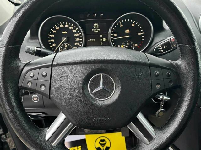 Чорний Мерседес 320, об'ємом двигуна 3 л та пробігом 517 тис. км за 10100 $, фото 11 на Automoto.ua