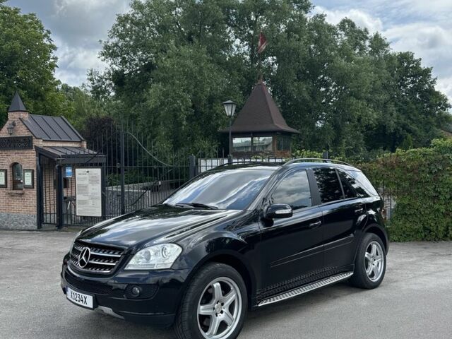 Чорний Мерседес 320, об'ємом двигуна 3 л та пробігом 278 тис. км за 10700 $, фото 6 на Automoto.ua