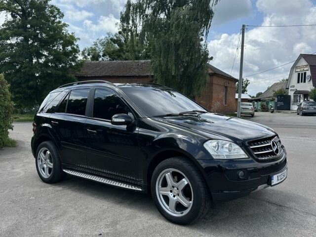 Чорний Мерседес 320, об'ємом двигуна 3 л та пробігом 278 тис. км за 10700 $, фото 2 на Automoto.ua