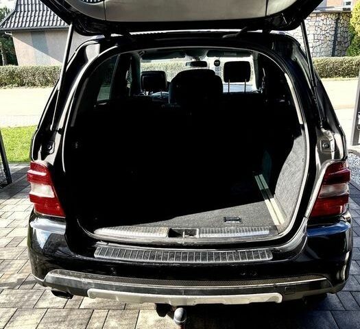 Черный Мерседес 320, объемом двигателя 3 л и пробегом 273 тыс. км за 3600 $, фото 3 на Automoto.ua