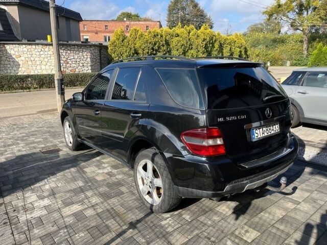 Черный Мерседес 320, объемом двигателя 3 л и пробегом 273 тыс. км за 3600 $, фото 4 на Automoto.ua