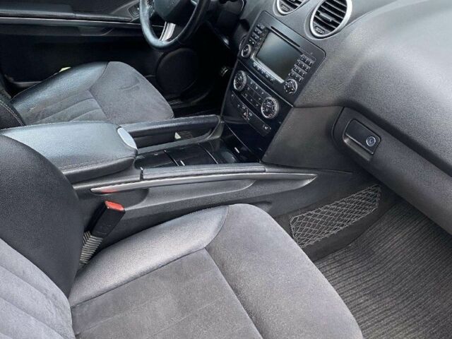 Черный Мерседес 320, объемом двигателя 3 л и пробегом 364 тыс. км за 6200 $, фото 9 на Automoto.ua