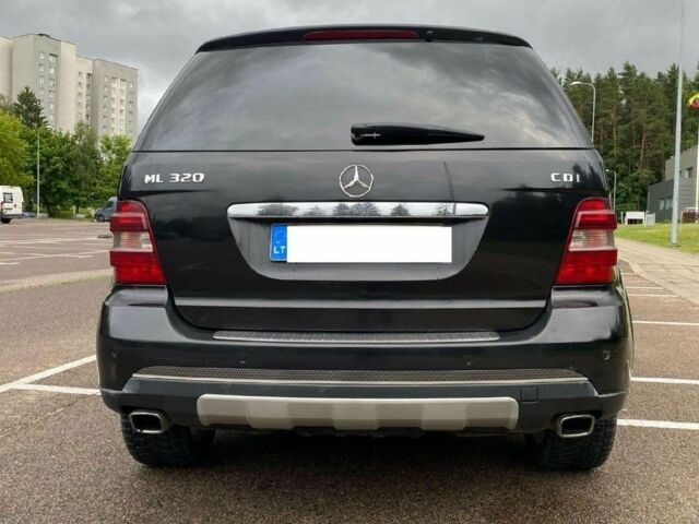 Черный Мерседес 320, объемом двигателя 3 л и пробегом 364 тыс. км за 6200 $, фото 11 на Automoto.ua