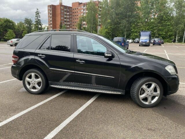 Черный Мерседес 320, объемом двигателя 3 л и пробегом 364 тыс. км за 6200 $, фото 13 на Automoto.ua