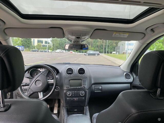 Черный Мерседес 320, объемом двигателя 3 л и пробегом 364 тыс. км за 6200 $, фото 6 на Automoto.ua