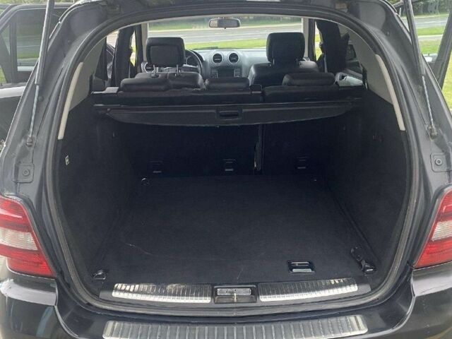 Черный Мерседес 320, объемом двигателя 3 л и пробегом 364 тыс. км за 6200 $, фото 4 на Automoto.ua