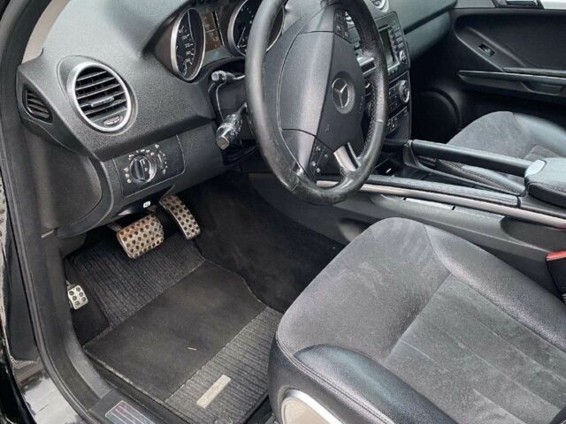 Черный Мерседес 320, объемом двигателя 3 л и пробегом 364 тыс. км за 6200 $, фото 5 на Automoto.ua