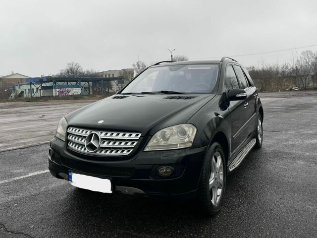 Черный Мерседес 320, объемом двигателя 3 л и пробегом 330 тыс. км за 10999 $, фото 1 на Automoto.ua