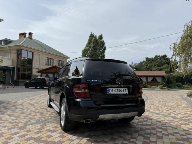 Черный Мерседес 320, объемом двигателя 3 л и пробегом 398 тыс. км за 11300 $, фото 3 на Automoto.ua