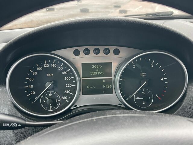 Черный Мерседес 320, объемом двигателя 3 л и пробегом 330 тыс. км за 10999 $, фото 7 на Automoto.ua