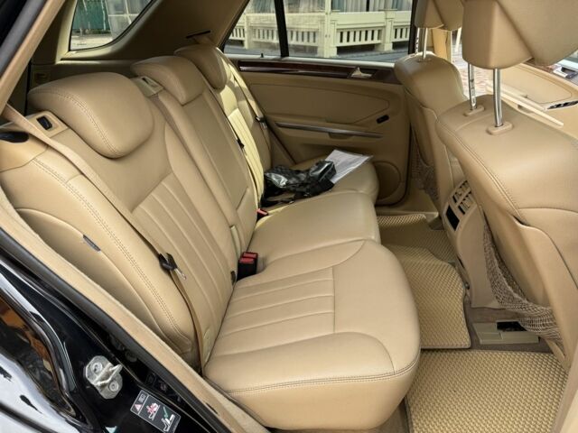 Черный Мерседес 320, объемом двигателя 3 л и пробегом 398 тыс. км за 11300 $, фото 8 на Automoto.ua