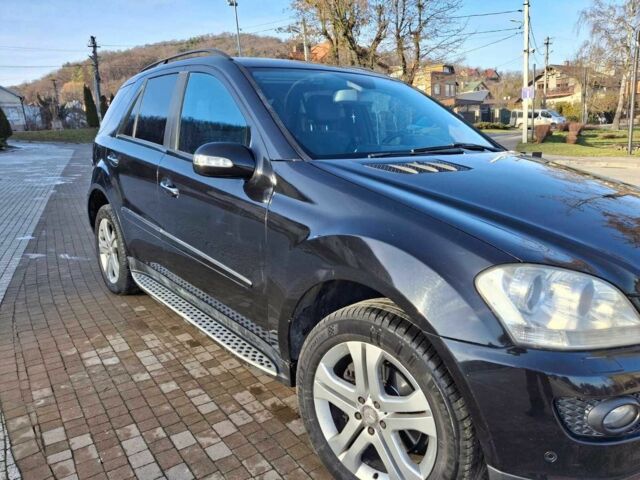 Черный Мерседес 320, объемом двигателя 3 л и пробегом 326 тыс. км за 12300 $, фото 4 на Automoto.ua