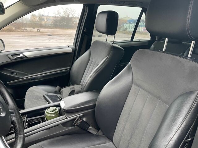 Черный Мерседес 320, объемом двигателя 3 л и пробегом 330 тыс. км за 10999 $, фото 12 на Automoto.ua