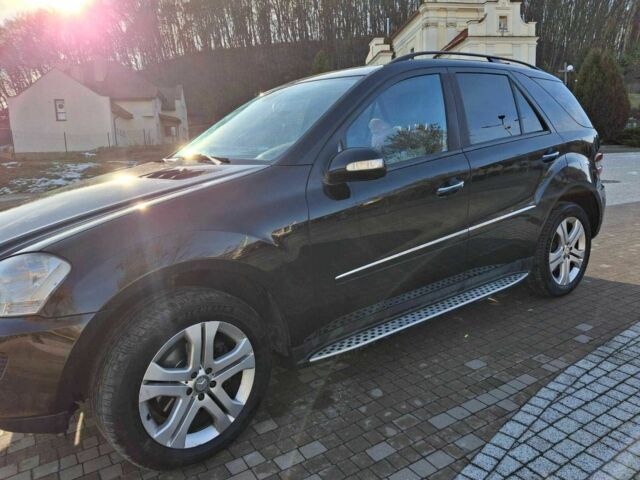 Черный Мерседес 320, объемом двигателя 3 л и пробегом 326 тыс. км за 12300 $, фото 5 на Automoto.ua