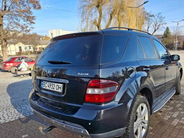 Чорний Мерседес 320, об'ємом двигуна 3 л та пробігом 326 тис. км за 12500 $, фото 2 на Automoto.ua
