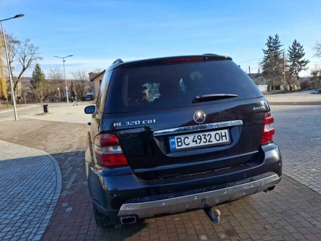 Чорний Мерседес 320, об'ємом двигуна 3 л та пробігом 326 тис. км за 12500 $, фото 1 на Automoto.ua