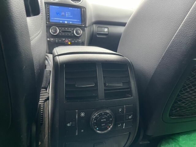 Черный Мерседес 320, объемом двигателя 3 л и пробегом 330 тыс. км за 10999 $, фото 6 на Automoto.ua