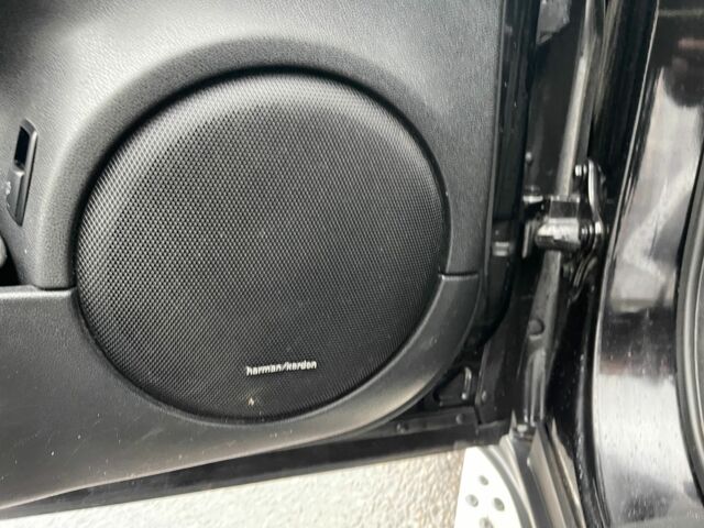 Черный Мерседес 320, объемом двигателя 3 л и пробегом 330 тыс. км за 10999 $, фото 11 на Automoto.ua