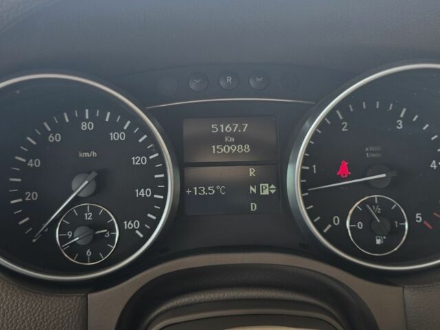 Черный Мерседес 320, объемом двигателя 3 л и пробегом 151 тыс. км за 16300 $, фото 3 на Automoto.ua